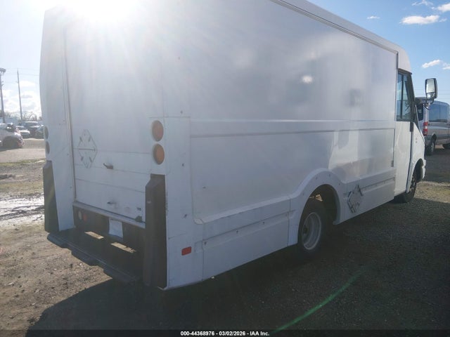 Isuzu Commercial Van