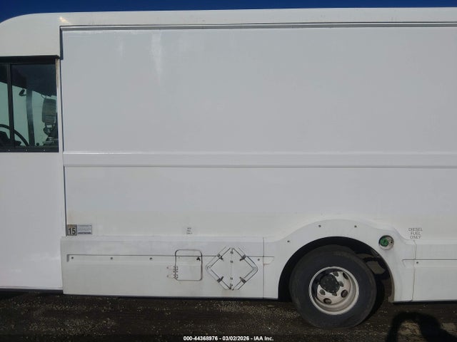 Isuzu Commercial Van