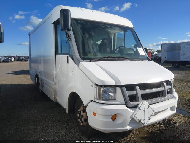 Salvage Isuzu Commercial Van Image