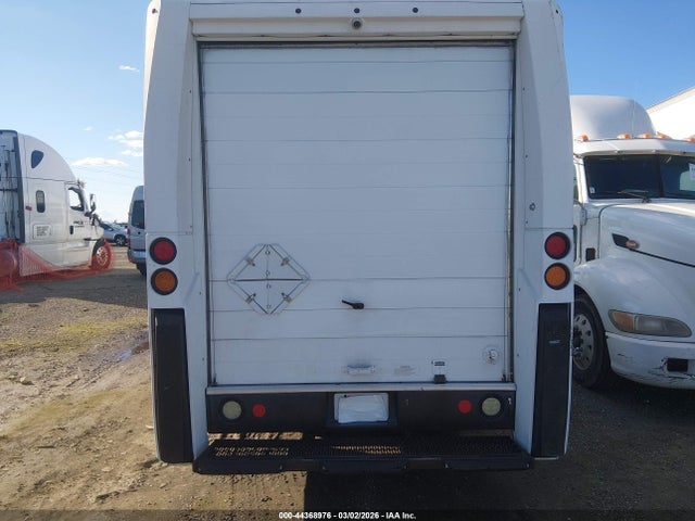 Isuzu Commercial Van