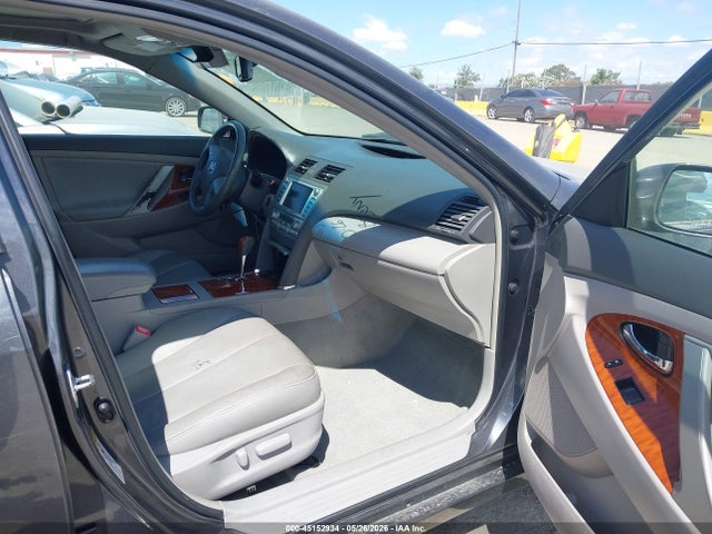 Toyota Camry Xle V6
