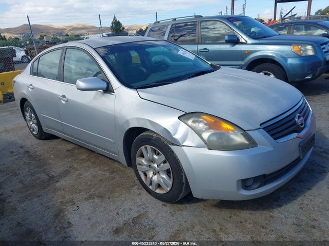 Salvage Nissan Altima Image