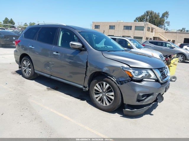 Salvage Nissan Pathfinder Image