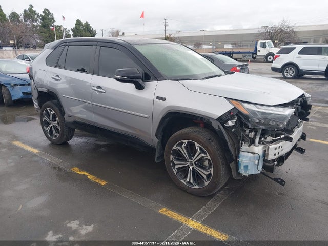 Salvage Toyota RAV4 Image