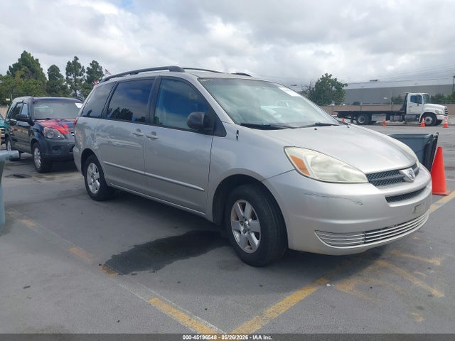Salvage Toyota Sienna Image