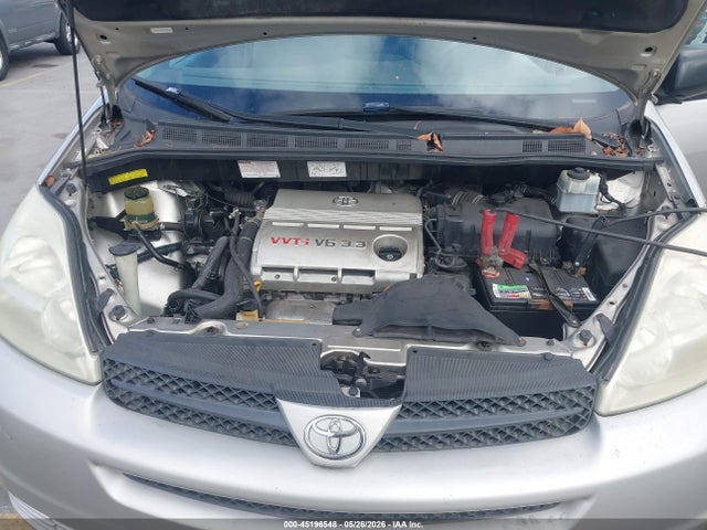 Toyota Sienna Le