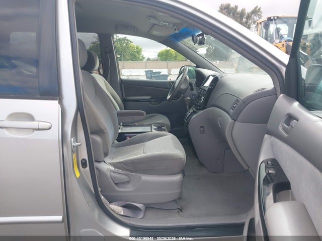 Toyota Sienna Le