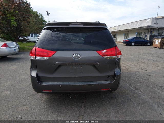 Toyota Sienna Xle V6
