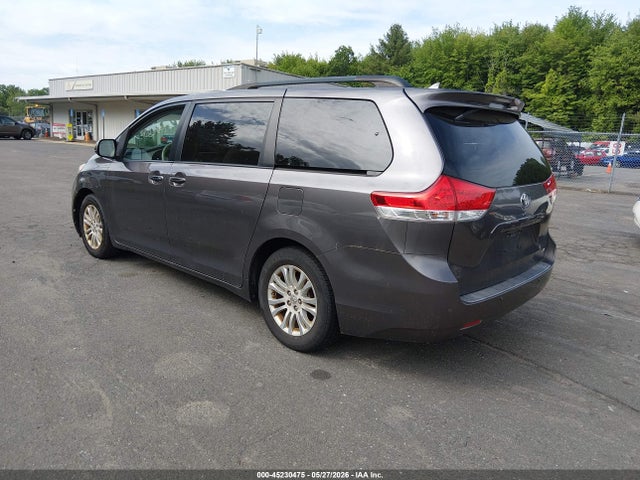 Toyota Sienna Xle V6