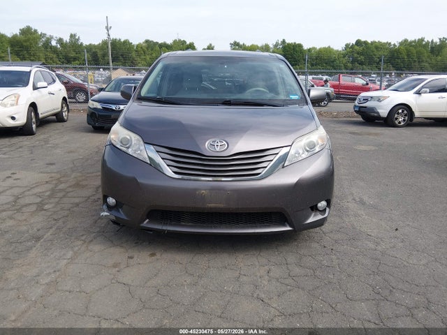 Toyota Sienna Xle V6