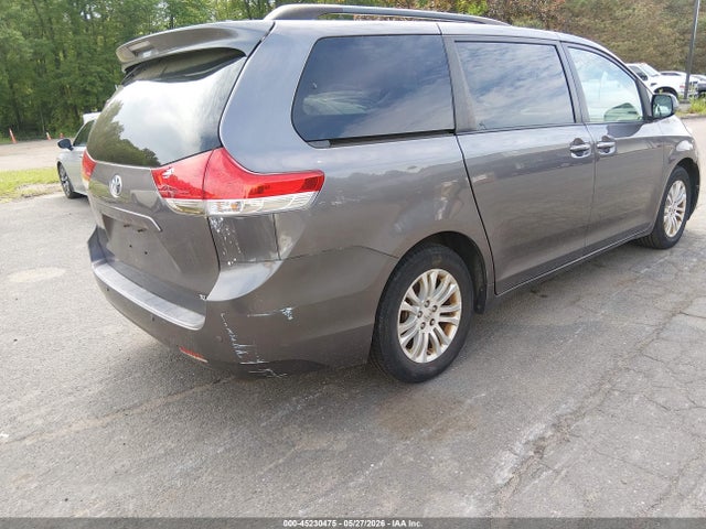 Toyota Sienna Xle V6