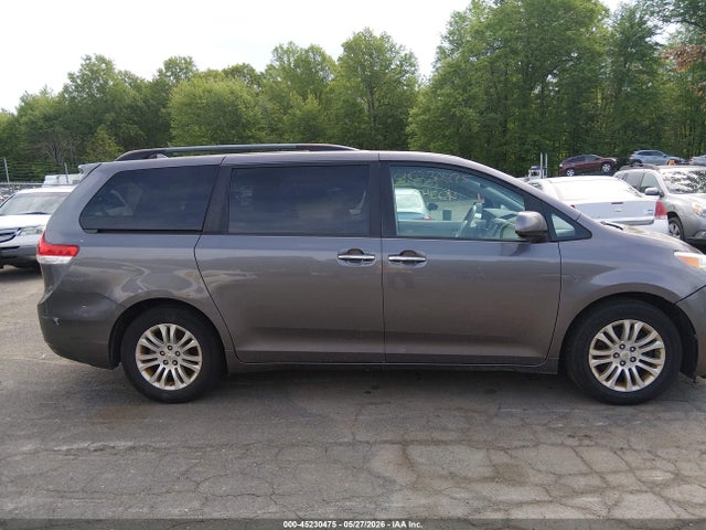 Toyota Sienna Xle V6