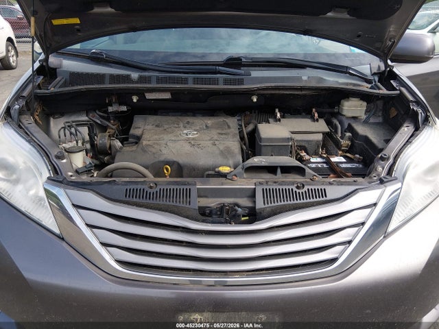 Toyota Sienna Xle V6