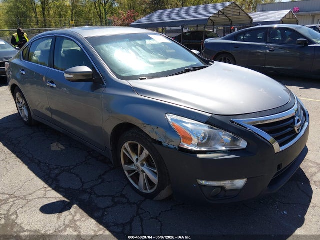 Salvage Nissan Altima Image