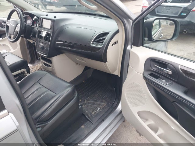 Chrysler Town & Country Touring