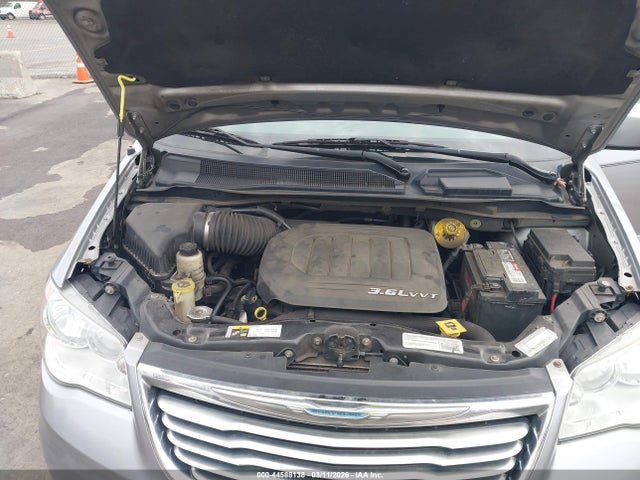 Chrysler Town & Country Touring