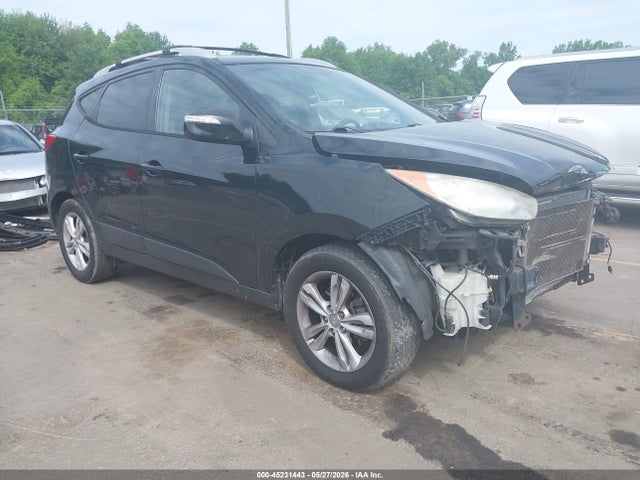 Salvage Hyundai TUCSON Image