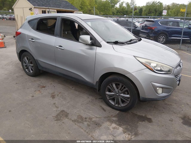 Salvage Hyundai TUCSON Image