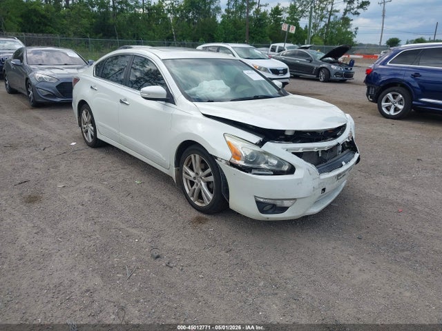 Salvage Nissan Altima Image