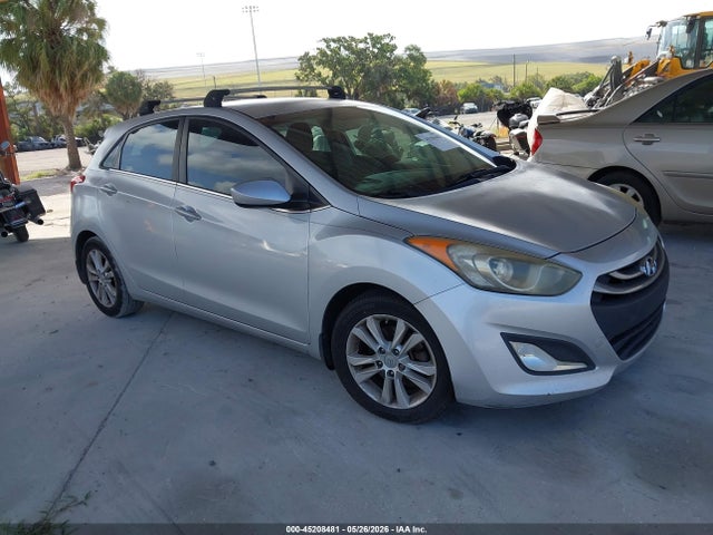 Salvage Hyundai ELANTRA Image