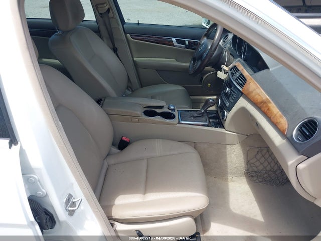 Mercedes-Benz C-Class Luxury
