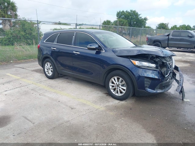 Salvage Kia Sorento Image