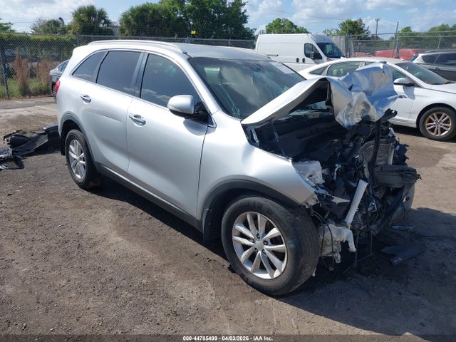 Salvage Kia Sorento Image