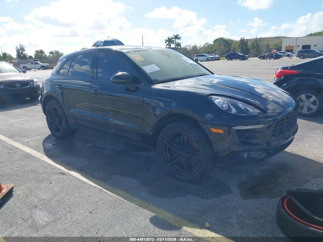 Salvage Porsche Macan Image