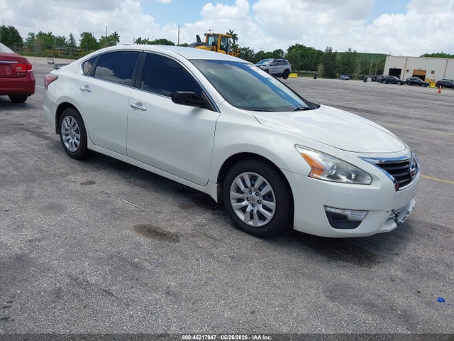 Salvage Nissan Altima Image