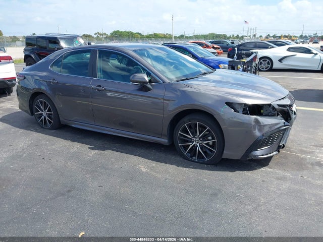 Salvage Toyota Camry Image