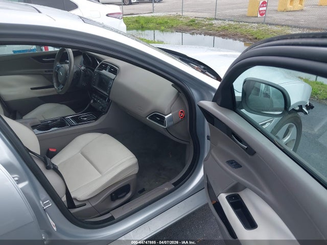 Jaguar XE 25t