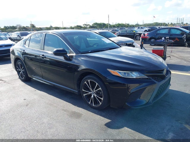 Salvage Toyota Camry Image