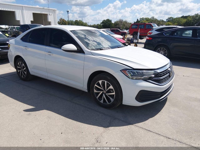Salvage Volkswagen Jetta Image