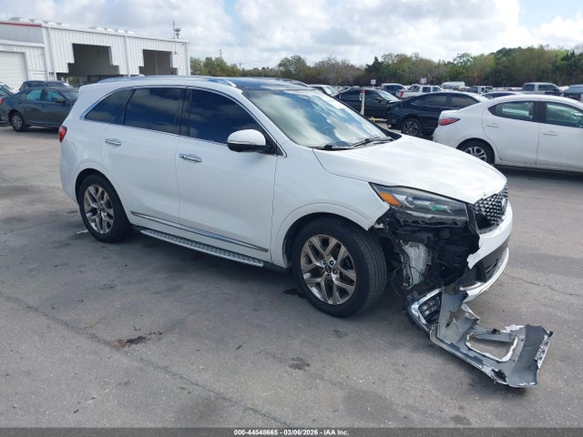 Salvage Kia Sorento Image
