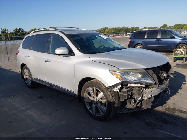 Salvage Nissan Pathfinder Image