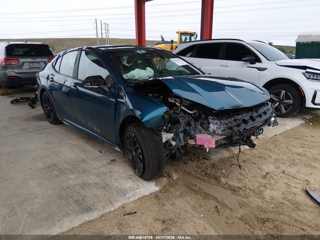 Salvage Toyota Camry Image