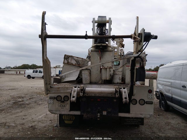 Freightliner M2 106