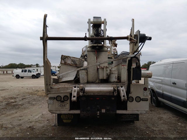 Freightliner M2 106