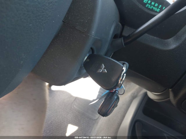 Mitsubishi Raider Duro Cross V6