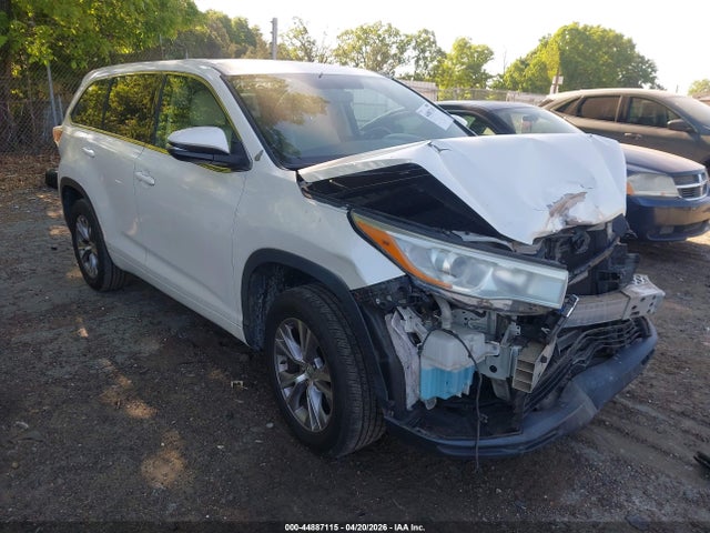 Salvage Toyota Highlander Image