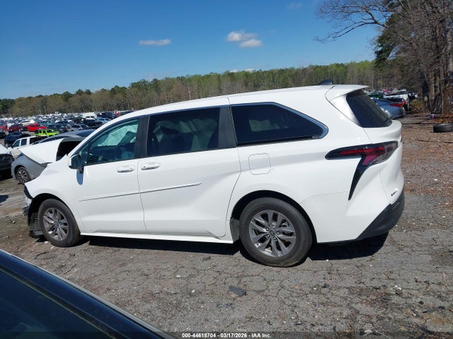 Toyota Sienna Le