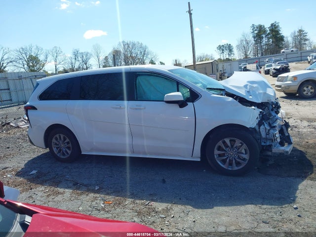 Toyota Sienna Le
