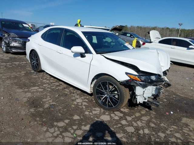 Salvage Toyota Camry Image