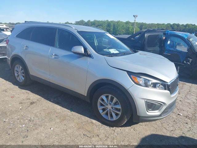 Salvage Kia Sorento Image