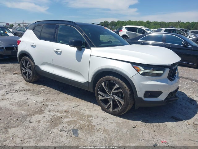 Salvage Volvo XC40 Image