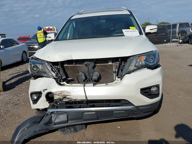 Nissan Pathfinder Platinum
