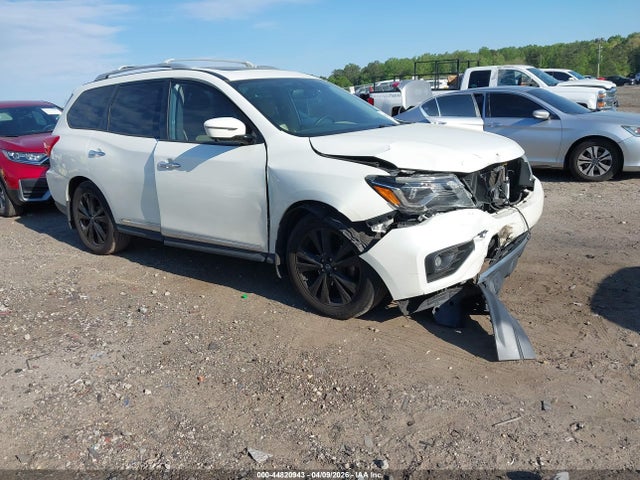Salvage Nissan Pathfinder Image