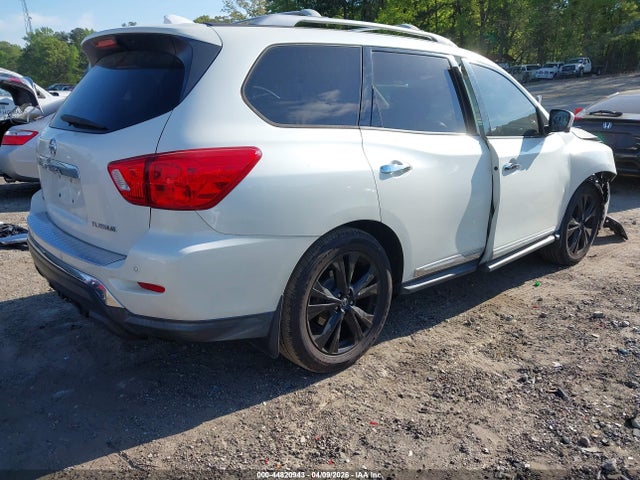Nissan Pathfinder Platinum