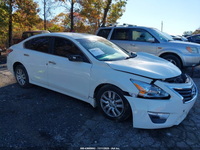 Salvage Nissan Altima Image