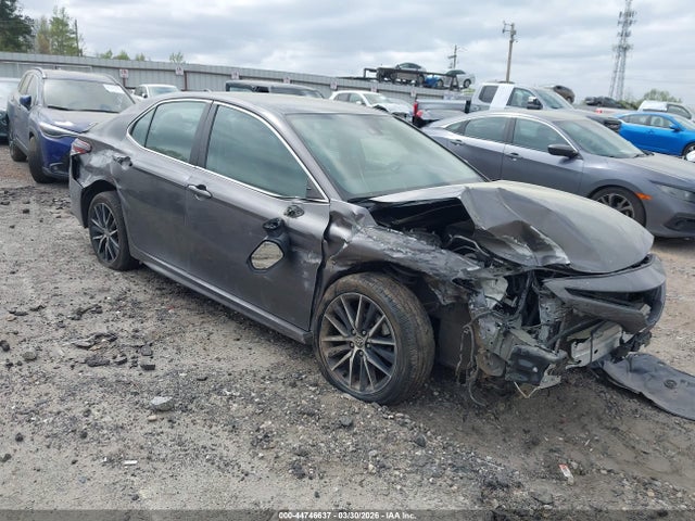 Salvage Toyota Camry Image